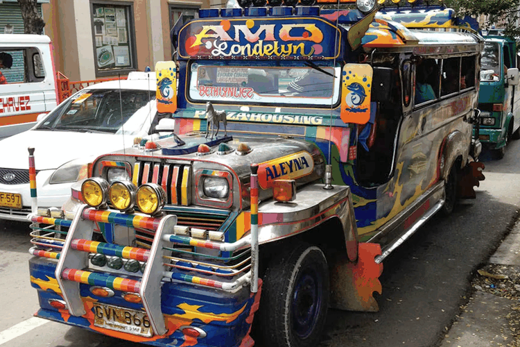 The same jeepney saved as a 256-colour indexed PNG: at this size it looks almost identical to the original